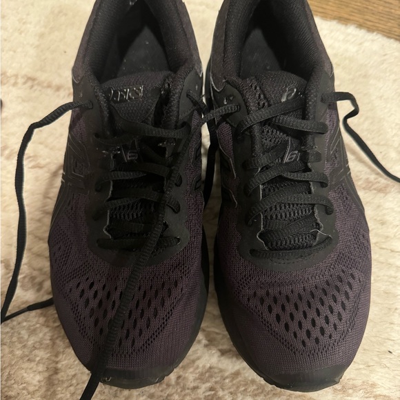 ASICS SNEAKERS. used lightly - Picture 1 of 4